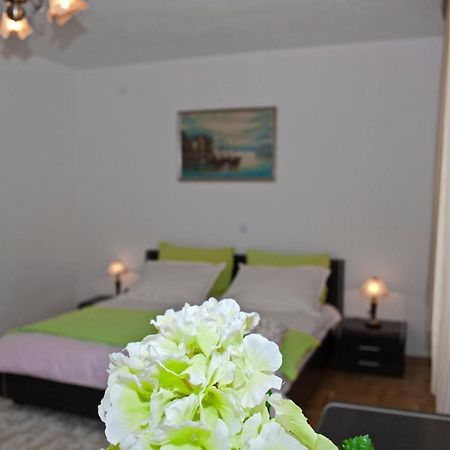 Rooms Leda Vrlika Exterior foto