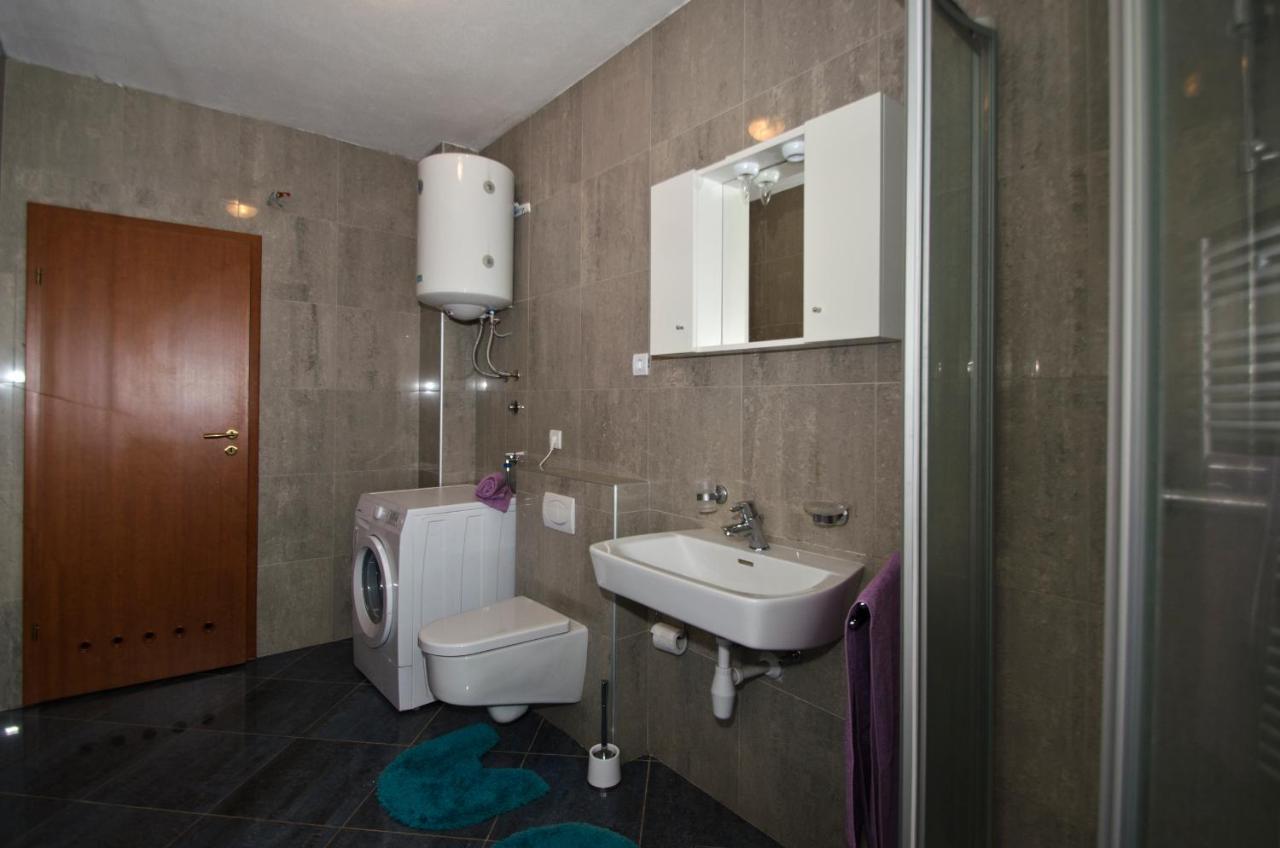 Rooms Leda Vrlika Exterior foto