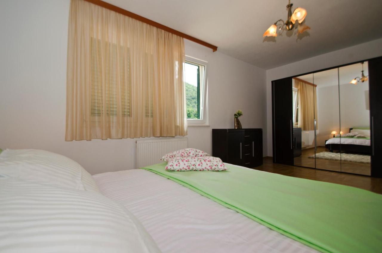 Rooms Leda Vrlika Exterior foto