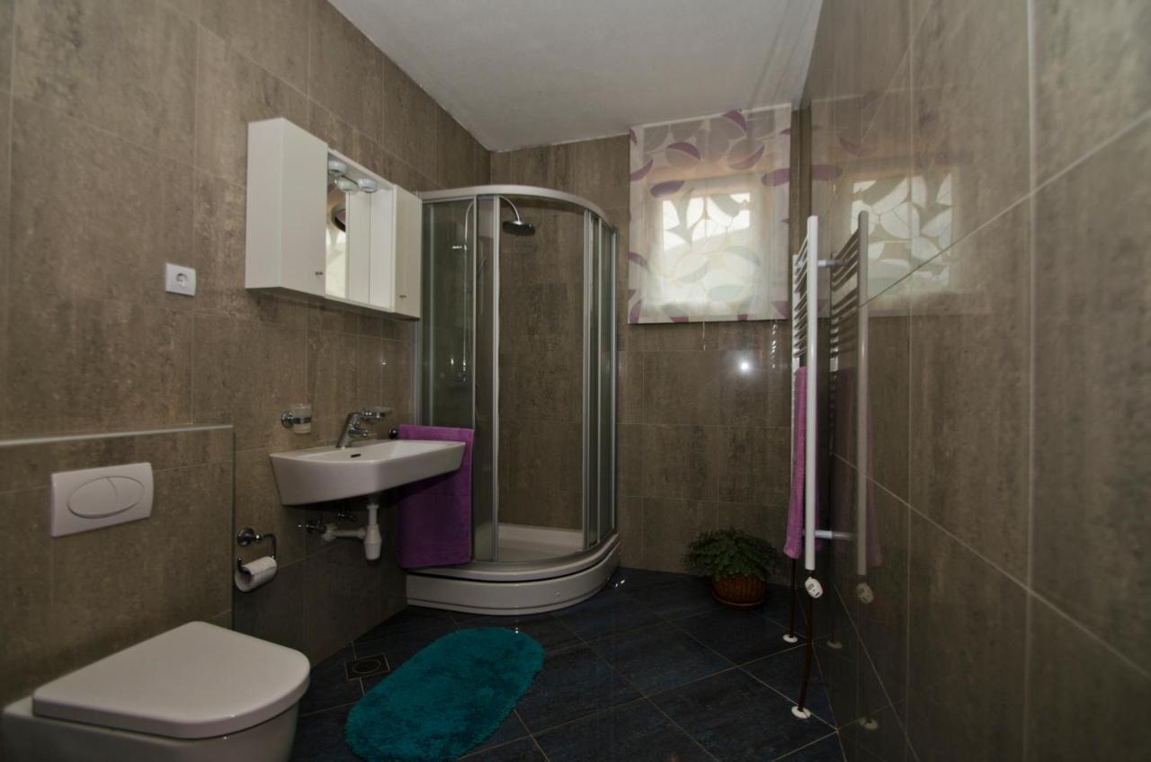 Rooms Leda Vrlika Exterior foto